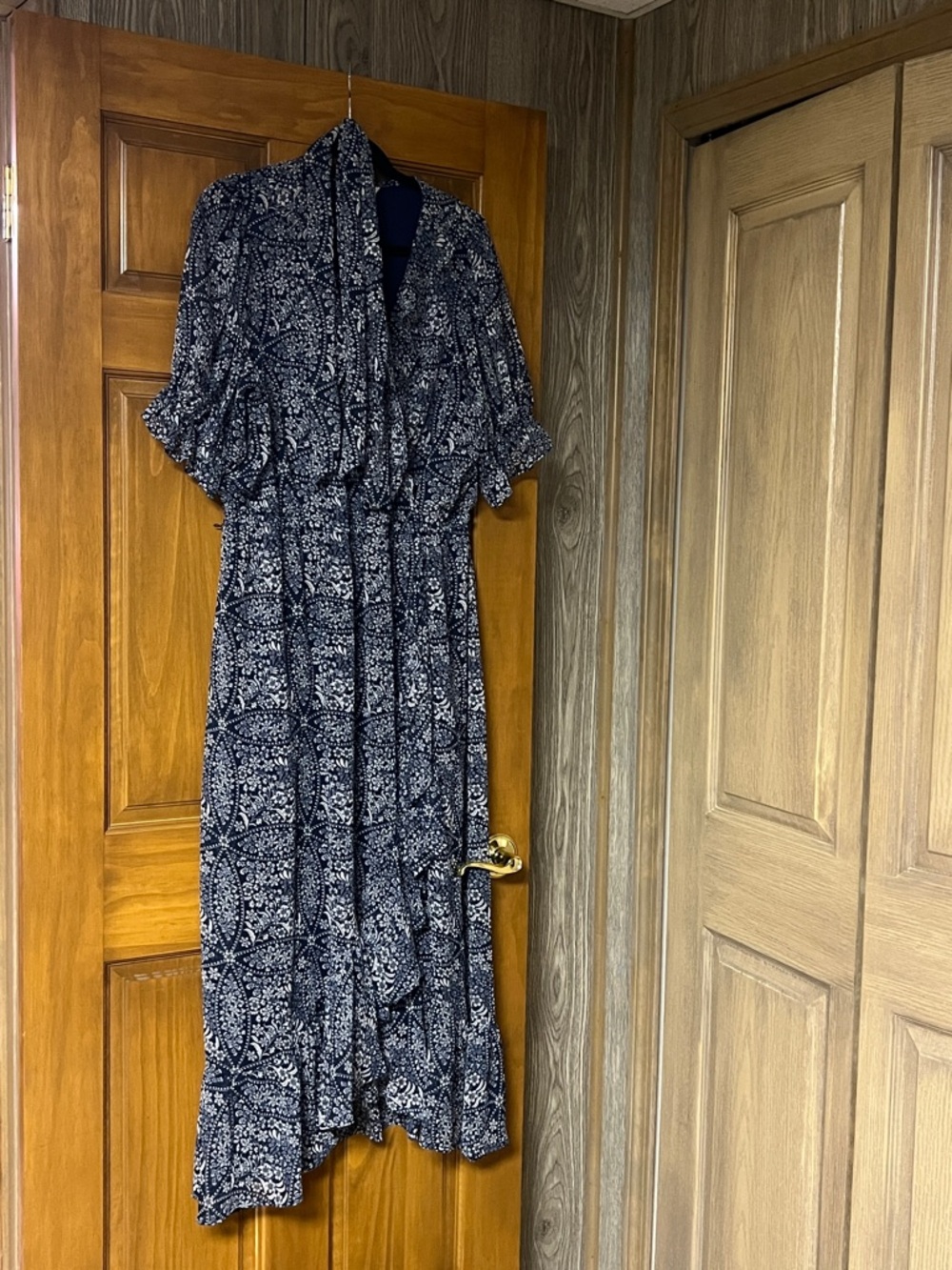 LC Lauren Conrad Navy and White Floral Dress - Picture 4 of 7